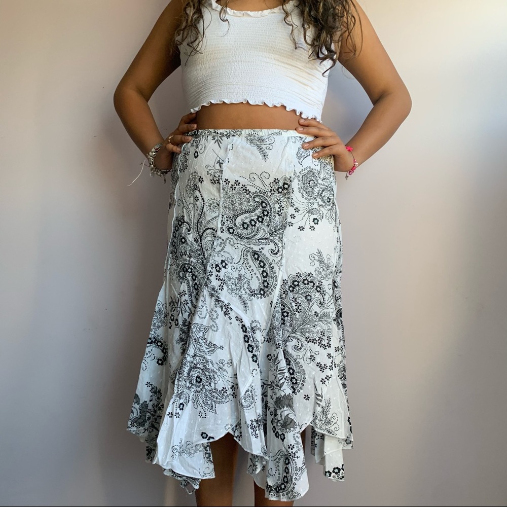 Vintage Black & White handkerchief midi skirt 🧸